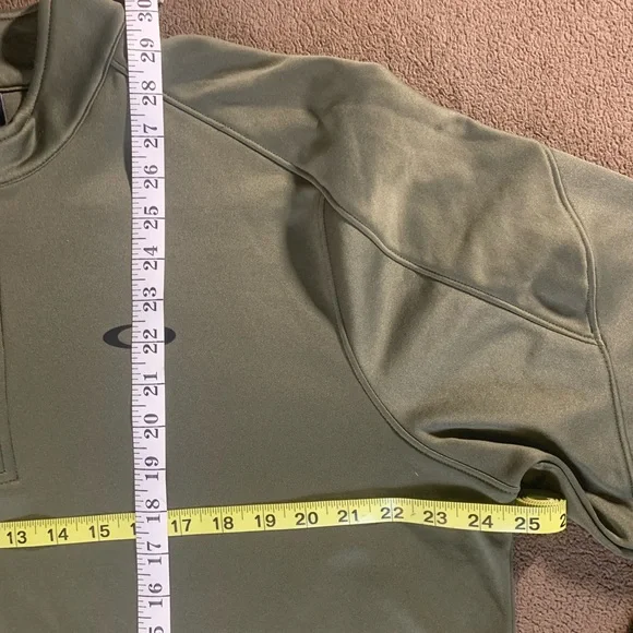 SOLD Oakley Green 1/4 Zip XL Golf Pullover - Picture 7 of 7